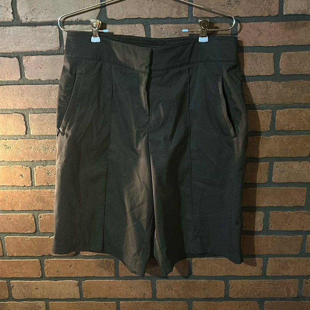 Tail black golf shorts
